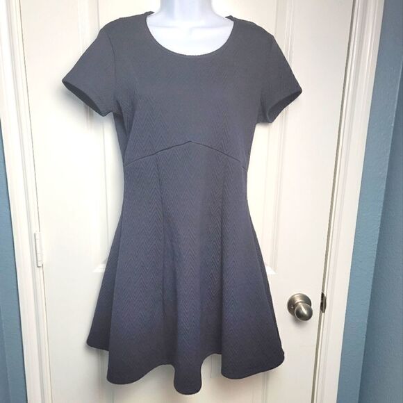 NEIMAN-MARCUS Dress   - Picture 1 of 9